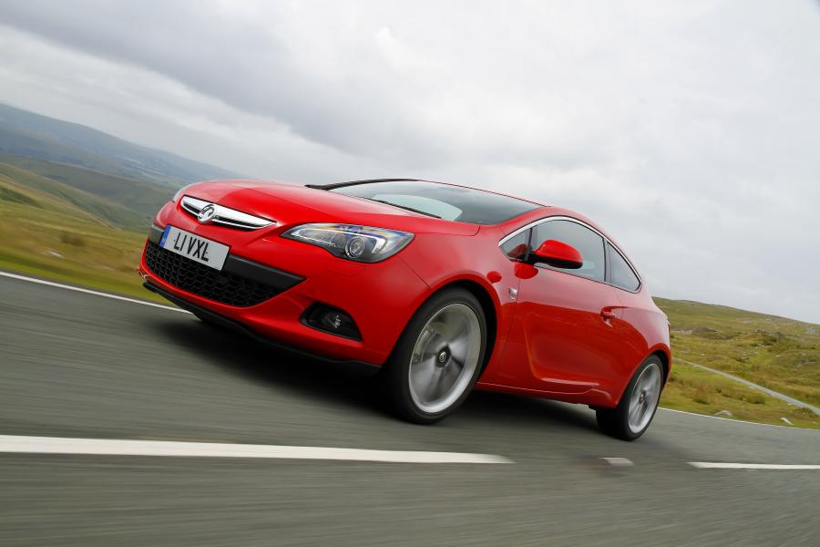  Vauxhall Astra GTC 2012 года  (фото 35 из 62)